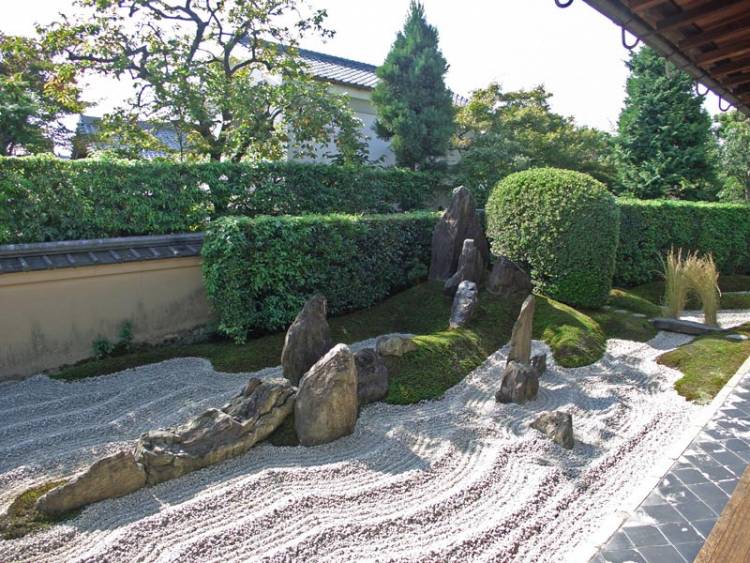 karesansui garden c. 1535.jpg
